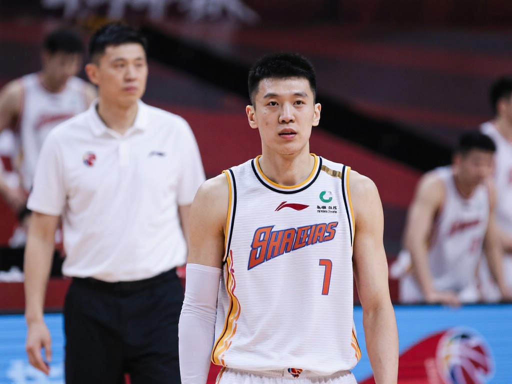 韩硕感恩球队付出:菜鸟教练仍需砥砺前行 刚刚进入新角色的韩硕,在赛季初期面对诸多