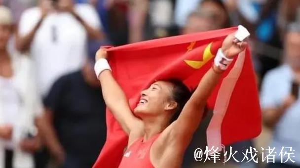 中国最孤独奥运冠军：夺金后无人庆贺，教练愤然离场，独自绕场庆祝