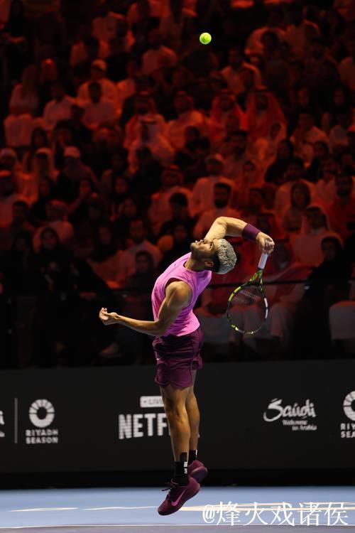 辛纳完胜德约科维奇,将与阿尔卡拉斯争夺沙特六王大满贯冠军 辛纳完胜德约科维奇,将与阿尔卡拉斯争夺沙特六王大满贯冠军